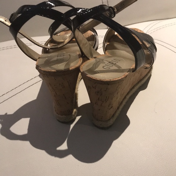 pretty black patent sandals - Picture 3 of 4